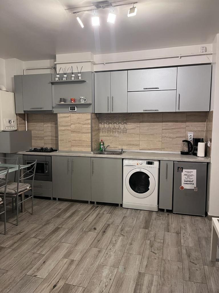 Modern & Elegant Apartament كرايوفا المظهر الخارجي الصورة